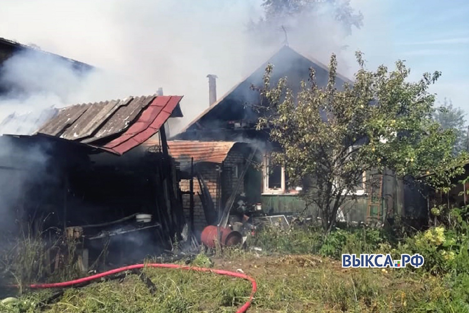 Пожарные дважды за сутки тушили дом на улице Рабочая